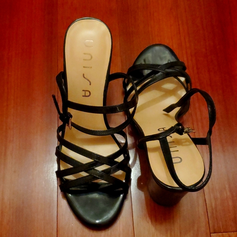 Never worn. Unisa Black Chunky Heels Size 8.5